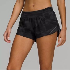 Lulu Lemon Hotty Hot Low-Rise Lined Short 2.5”